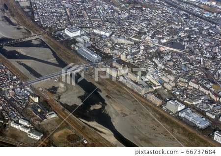 多摩川關東大橋上空的京王線附近中川原站的鳥瞰圖 66737684