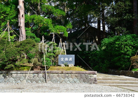 Yahiko Shrine Treasure Hall (Niigata Prefecture) Yahiko Shrine Treasure Hall (Niigata Prefecture) 66738342