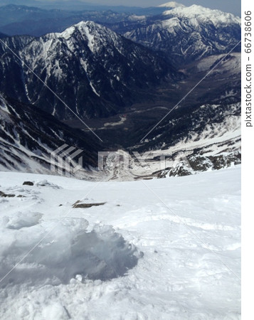 北阿爾卑斯山有殘雪 北阿爾卑斯山有殘雪 66738606