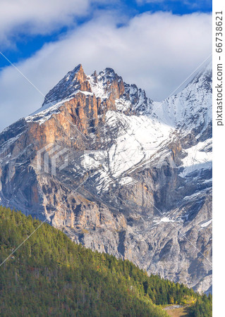 Switzerland, Bluemlisalp snow mountain peaks Switzerland, Bluemlisalp snow mountain peaks 66738621