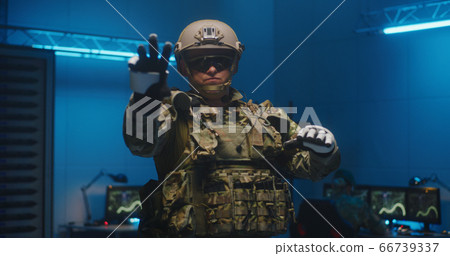 Soldier testing VR technology Soldier testing VR technology 66739337