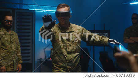 Soldier testing VR technology Soldier testing VR technology 66739339