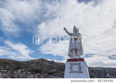 A statue of Manco Capac in Huajsapata Park overlooking the city of Puno in Peru 66748490