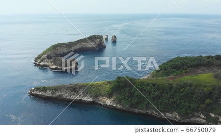 The beautiful islands of the island of Nusa Penida. Close to Atuh beach. Indonesia. 66750079