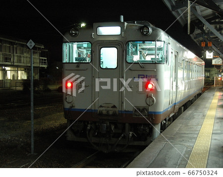 Kiha 47 at Tsuyama Station Kiha 47 at Tsuyama Station 66750324