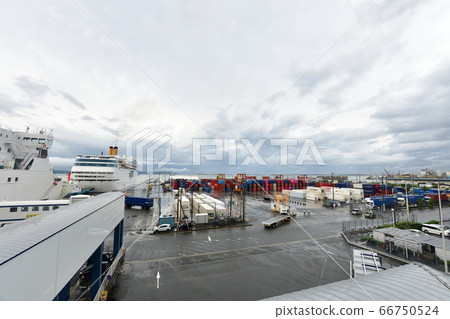 View of Hakata Port International Terminal (cloudy) 66750524