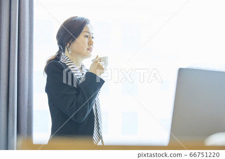 Business woman, business, CEO, President, representative, office, office, office, company 66751220