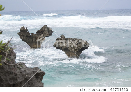 Heart rock on the beach 66751560