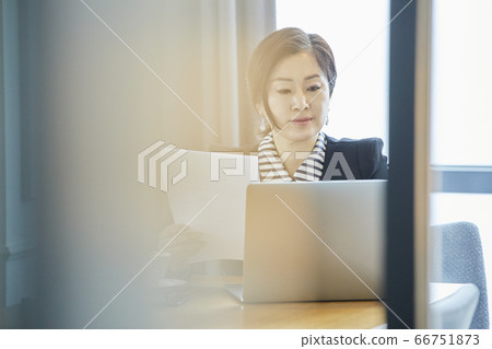 Business woman, business, CEO, President, representative, office, office, office, company Business woman, business, CEO, President, representative, office, office, office, company 66751873