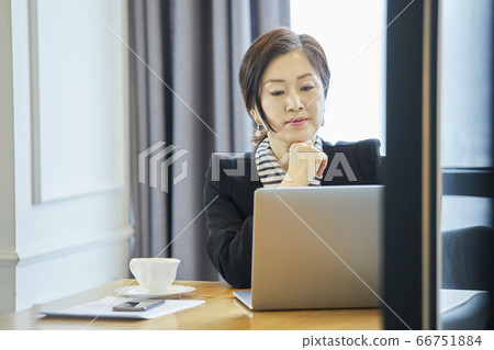 Business woman, business, CEO, President, representative, office, office, office, company Business woman, business, CEO, President, representative, office, office, office, company 66751884