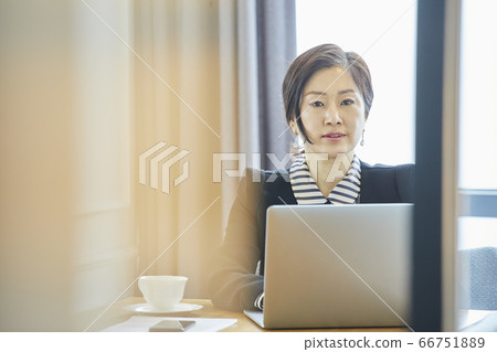 Business woman, business, CEO, President, representative, office, office, office, company 66751889