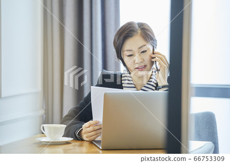 Business woman, business, CEO, President, representative, office, office, office, company 66753309