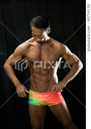 中年健美運動員精細男子氣概 中年健美運動員精細男子氣概 66754130