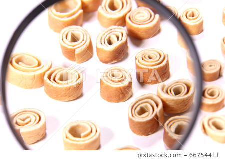 Uzushi Fu and magnifying glass Uzushi Fu and magnifying glass 66754411