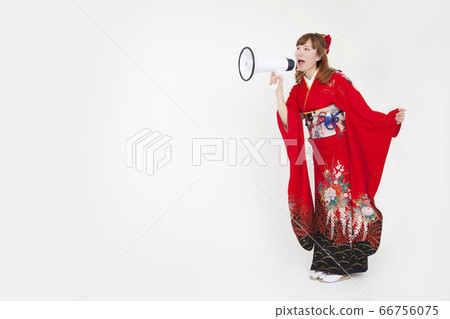 Woman in furisode shouting with a loudspeaker Woman in furisode shouting with a loudspeaker 66756075