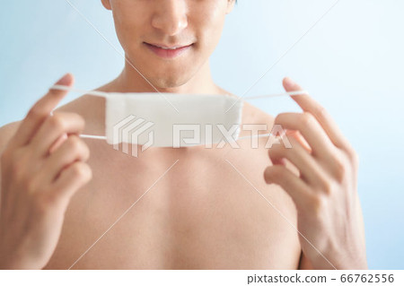 戴著面具的赤膊男子 66762556