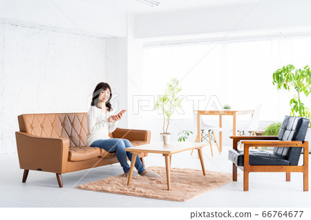 Female Living Middle Lifestyle 66764677