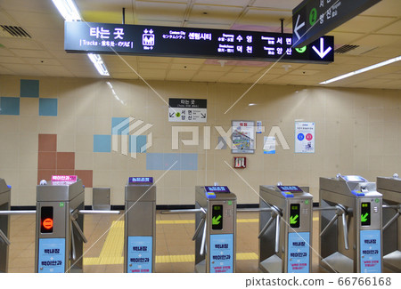 Busan subway scenery 66766168