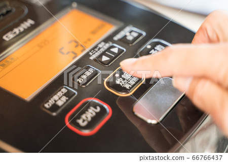 Press the button on the rice cooker 66766437