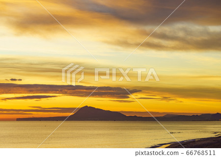 Sunrise over sea 66768511