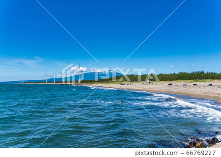 山形縣坂田市宮波海灘旁的風力發電和高海山 66769227