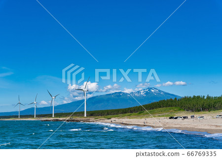 山形縣坂田市宮波海灘旁的風力發電和高海山 66769335