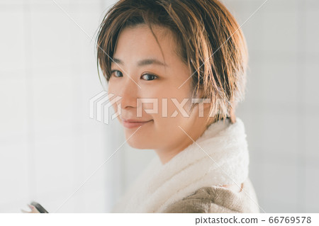 早上洗臉 66769578