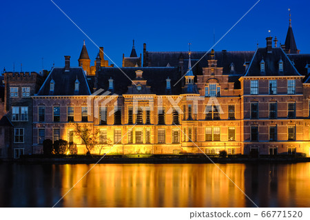 Hofvijver lake and Binnenhof , The Hague Hofvijver lake and Binnenhof , The Hague 66771520