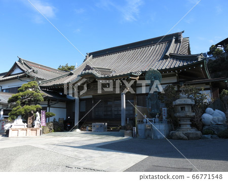 Manpukuji Temple (main hall) in Kamakura City Manpukuji Temple (main hall) in Kamakura City 66771548