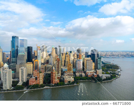 Aerial view of Manhattan skyline with Battery Park, New York, USA. 66771800