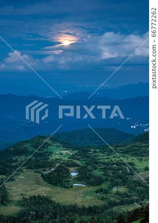 Gunma Prefecture, Nakanojo Town Moon and Sky Wetland Gunma Prefecture, Nakanojo Town Moon and Sky Wetland 66772262