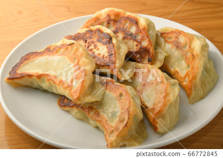 煎餃子 煎餃子 66772845