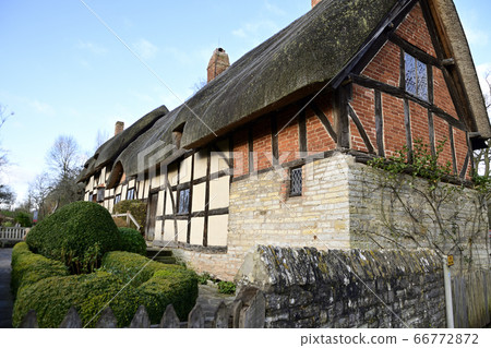 Shakespeare's wife Anne Hathaway's cottage 66772872