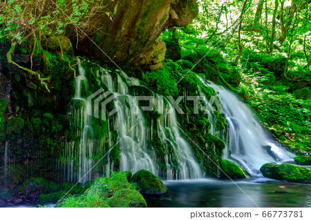 The flow of Mototaki Fushiryo and Mototaki River in early summer Nikaho City, Akita Prefecture The flow of Mototaki Fushiryo and Mototaki River in early summer Nikaho City, Akita Prefecture 66773781