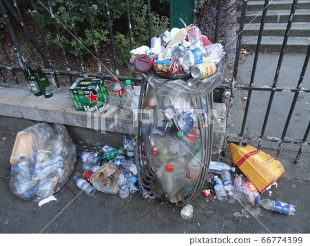 Overflowing garbage 66774399