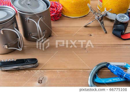 戶外用品木紋背景 戶外用品木紋背景 66775108