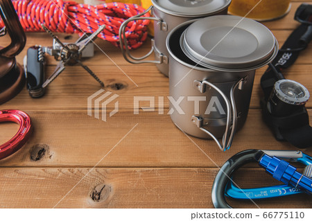 戶外用品木紋背景 戶外用品木紋背景 66775110