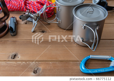 戶外用品木紋背景 戶外用品木紋背景 66775112