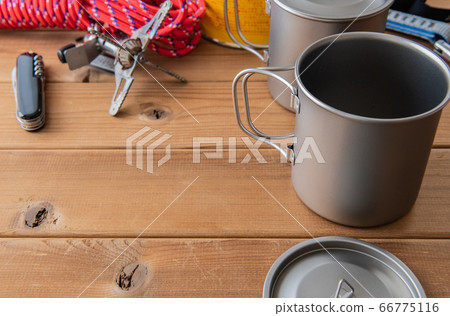 戶外用品木紋背景 戶外用品木紋背景 66775116