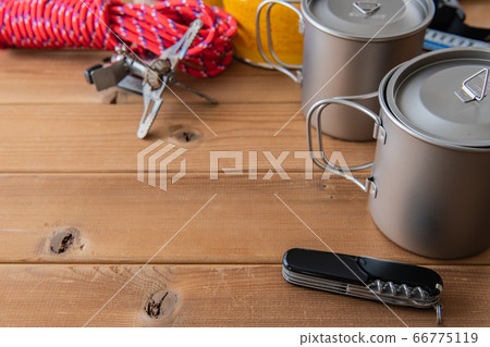 戶外用品木紋背景 戶外用品木紋背景 66775119
