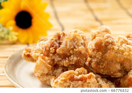Fried chicken thigh meat (fried Tatsuta). Summer image with background blinds and sunflowers. Fried chicken thigh meat (fried Tatsuta). Summer image with background blinds and sunflowers. 66776832