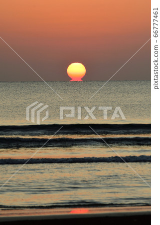 Shimane Prefecture Daruma Sunset on the Sea of Japan 66777461