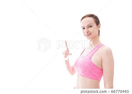 年輕女子穿著運動服做深淵 66778493