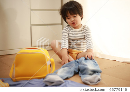 男孩換衣服 66779146