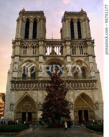 巴黎圣母院 巴黎圣母院 66781177