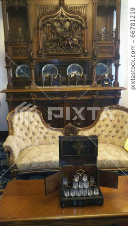 Antique furniture 66781219