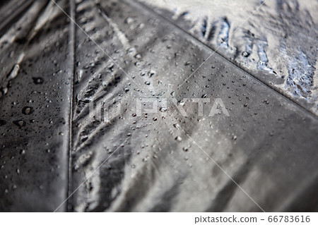 Black polyester umbrella with water drops 66783616