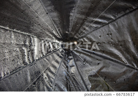 Black polyester umbrella with water drops 66783617