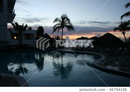 黎明在度假村和游泳池多米尼加 黎明在度假村和游泳池多米尼加 66784286