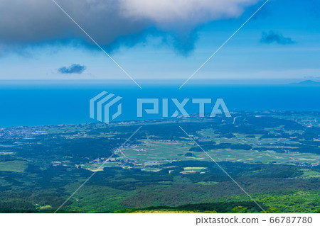 The Sea of Japan as seen from the Chokai Blue Line Akita Prefecture side Nikaho City, Akita Prefecture 66787780